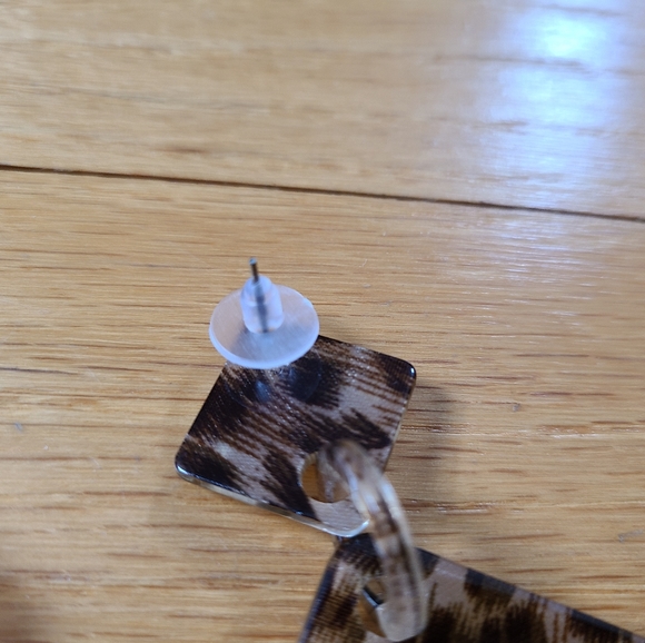 New Leopard Plastic Resin Earrings Black & Yellow - Picture 8 of 8